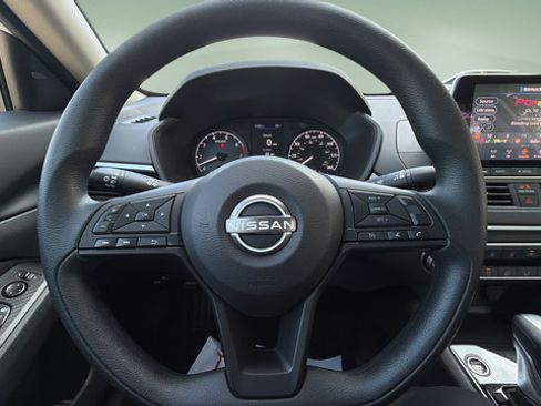 Certified 2025 Nissan Altima 2.5 S FWD image 21