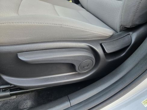 Used 2019 Hyundai Elantra SE FWD image 22