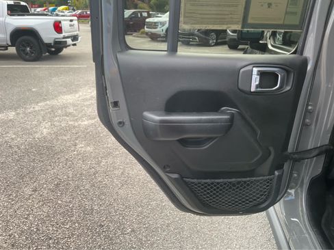 Used 2021 Jeep Gladiator Sport AWD/4WD image 19