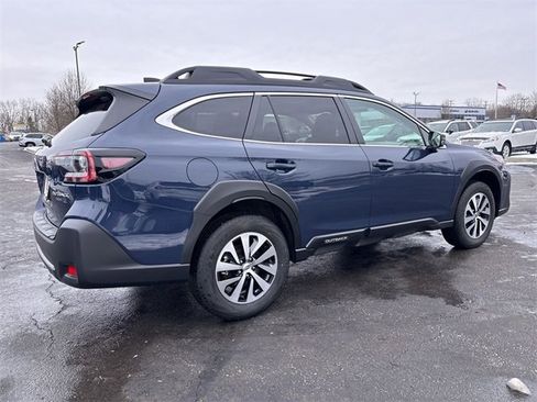 Used 2025 Subaru Outback Premium w/ Popular Package #1A image 3