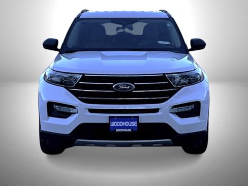 Used 2021 Ford Explorer XLT w/ Equipment Group 202A image 2
