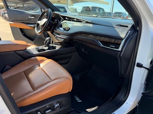 Used 2019 Cadillac XT4 Sport w/ LPO, Midnight Sport Package AWD/4WD image 16