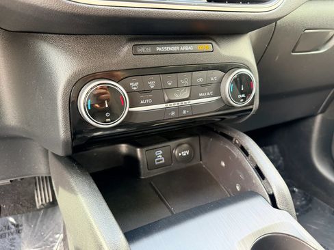 Used 2022 Ford Escape SE FWD image 18