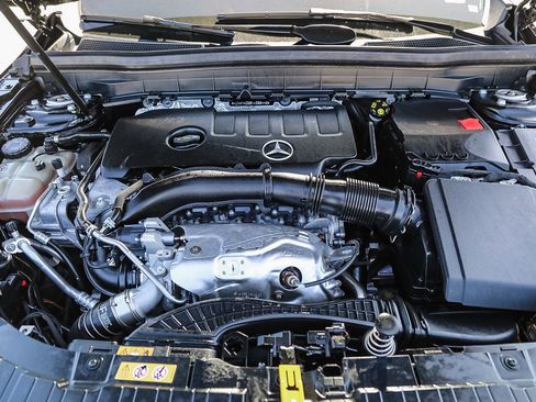 Used 2021 Mercedes-Benz GLB 250 image 26