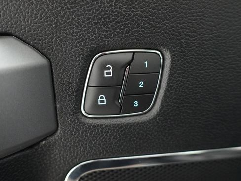 Used 2019 Ford F150 Lariat RWD image 23