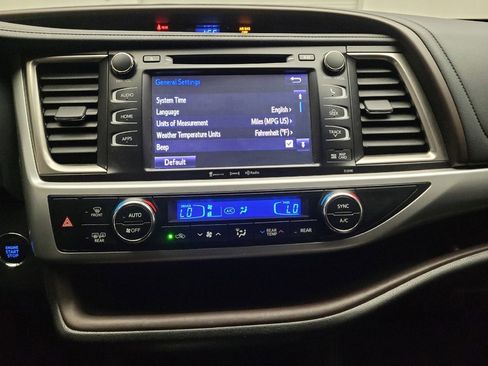 Used 2019 Toyota Highlander XLE w/ Carpet Mat Package (TMS) image 25