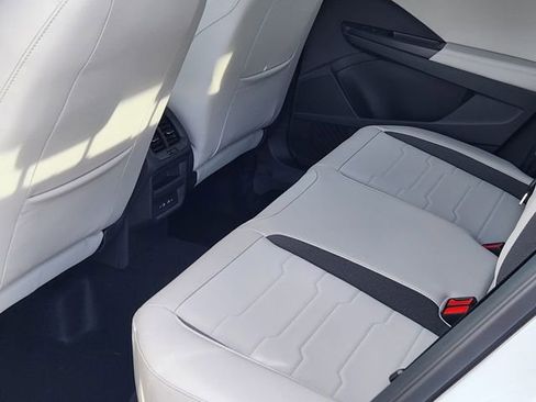 New 2026 Volkswagen Taos SE image 8