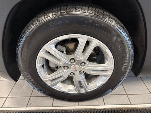 Used 2024 GMC Terrain SLE w/ Driver Convenience Package image 12