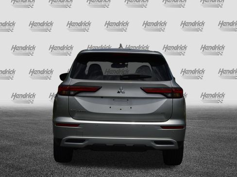 Used 2024 Mitsubishi Outlander SE FWD image 10