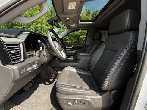 Used 2022 GMC Sierra 1500 Denali w/ Denali Reserve Package AWD/4WD image 14