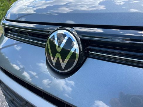 New 2026 Volkswagen Taos SE FWD image 11