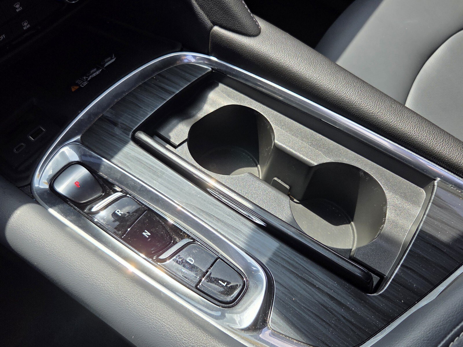 Used 2023 Buick Enclave Essence FWD image 28