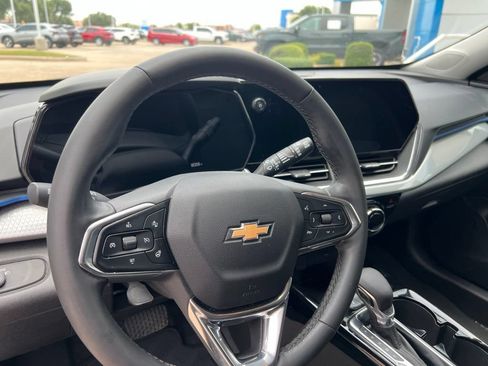 Used 2025 Chevrolet Trax LT w/ Driver Confidence Package FWD image 11