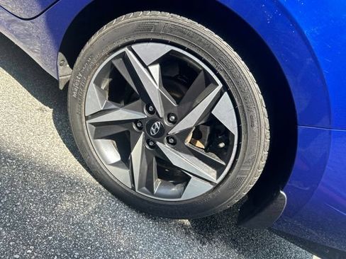 Used 2022 Hyundai Elantra Limited FWD image 7