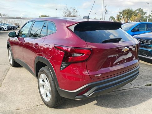 Used 2024 Chevrolet Trax LS w/ LS Convenience Package image 6