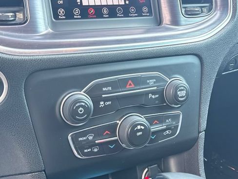 Used 2018 Dodge Charger SXT w/ Blacktop Package RWD image 19