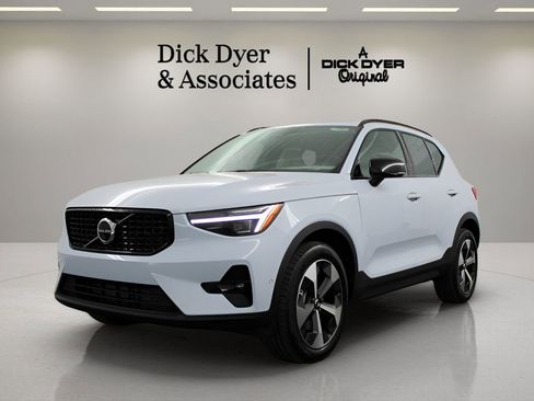New 2026 Volvo XC40 B5 Plus w/ Protection Package Premier AWD/4WD image 6