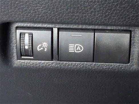 Used 2022 Toyota RAV4 LE image 37