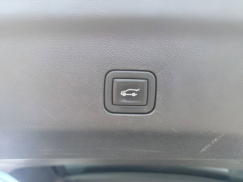 Used 2023 Chevrolet Suburban Premier AWD/4WD image 32