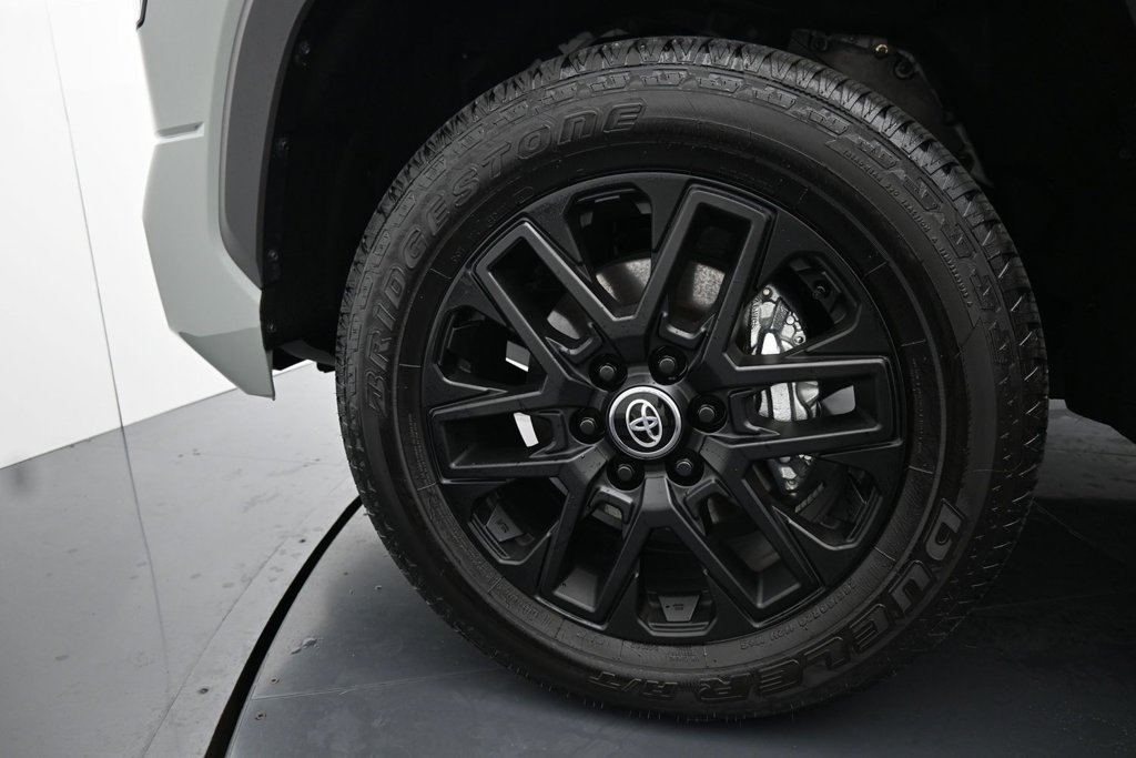 Used 2026 Toyota Tundra Limited AWD/4WD image 14