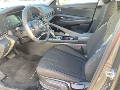 Used 2025 Hyundai Elantra Blue image 16