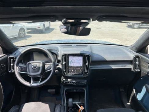 Used 2023 Volvo XC40 Recharge Ultimate w/ Protection Package Premier AWD/4WD image 3