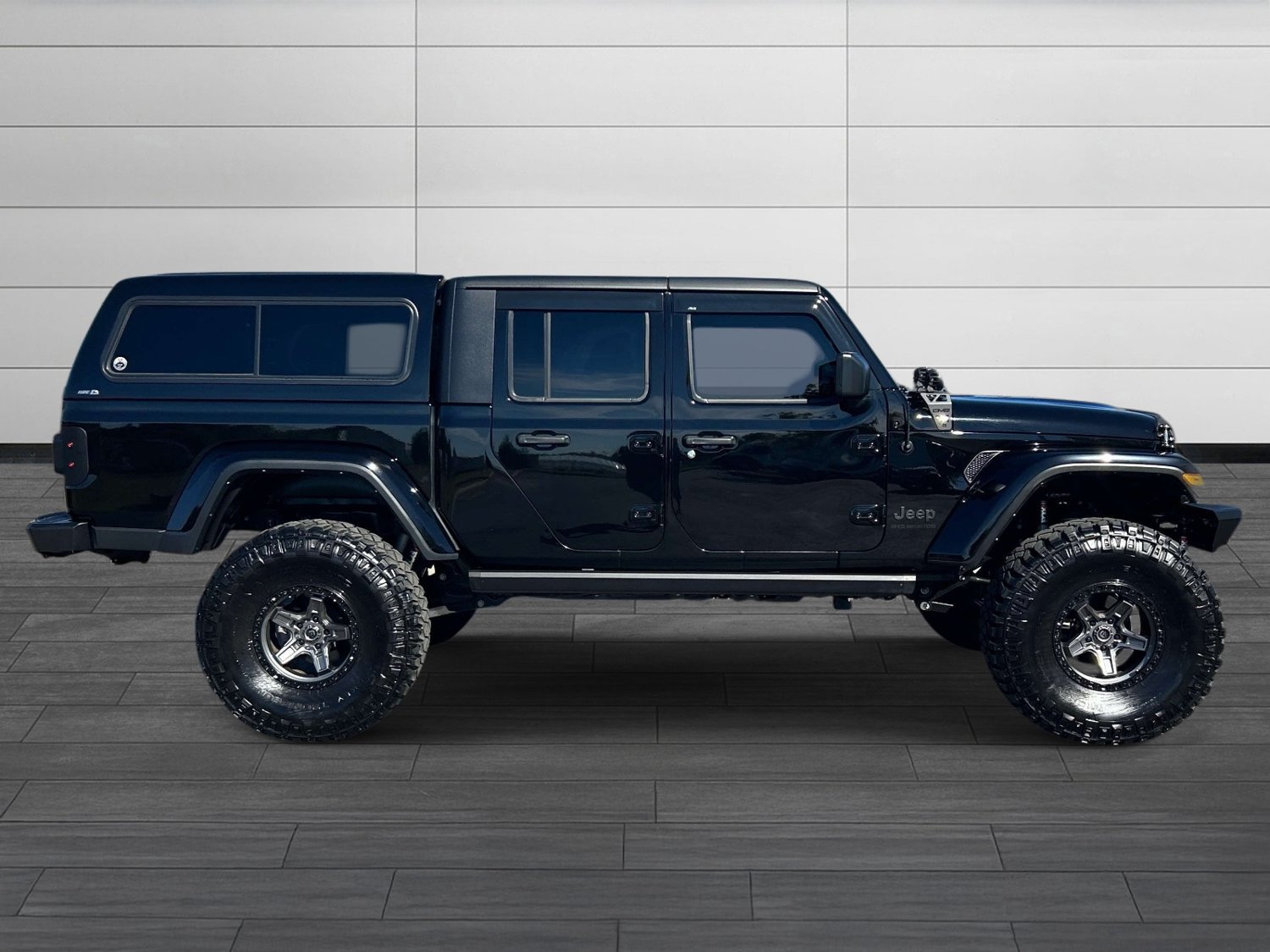 Used 2023 Jeep Gladiator Sport AWD/4WD image 2