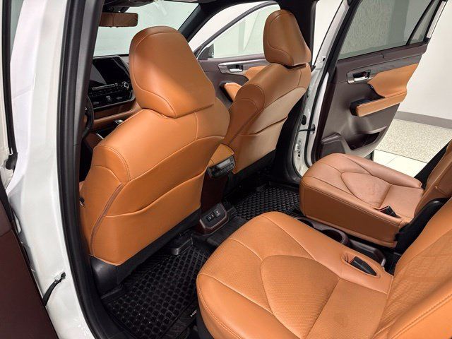 Used 2021 Toyota Highlander Platinum AWD/4WD image 27
