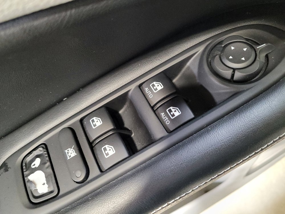 Used 2018 Jeep Compass Latitude FWD image 27
