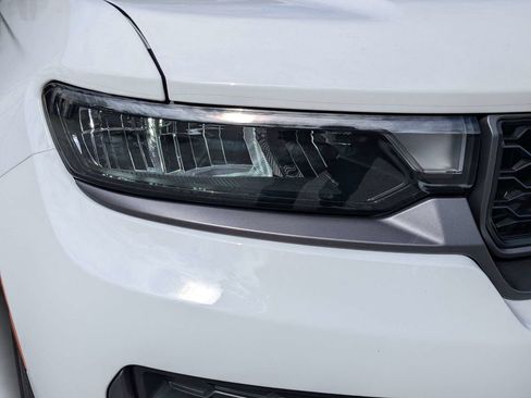 New 2026 Jeep Grand Cherokee 4WD image 9