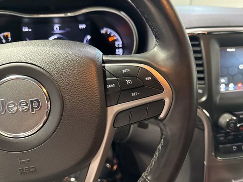 Used 2019 Jeep Grand Cherokee Laredo AWD/4WD image 10