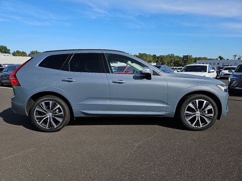 Certified 2022 Volvo XC60 B5 Momentum w/ Climate Package image 7