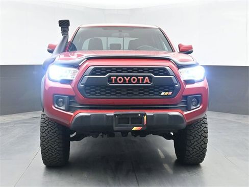 Used 2017 Toyota Tacoma TRD Off-Road w/ Tow Package (A/T) image 3
