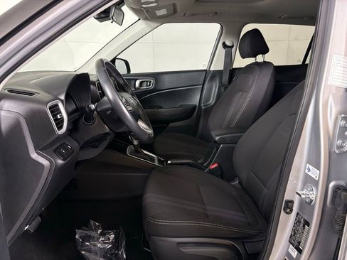 Used 2025 Hyundai Venue SEL FWD image 13