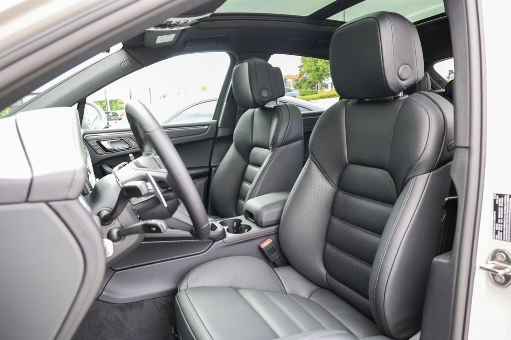 New 2026 Porsche Macan S AWD/4WD image 5
