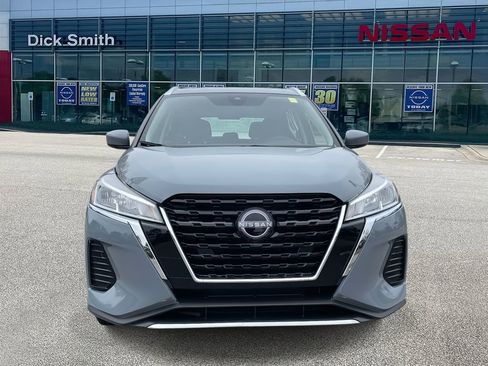 Used 2024 Nissan Kicks SV image 2