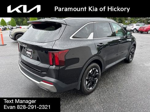 Used 2025 Kia Sorento S w/ Panoramic Sunroof Package FWD image 7