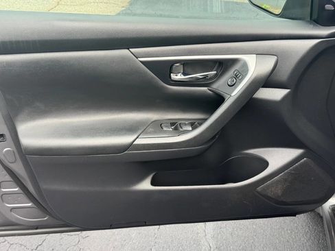 Used 2016 Nissan Altima 2.5 SV image 11