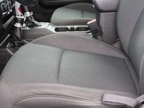 Used 2021 Jeep Wrangler Unlimited Sahara image 31