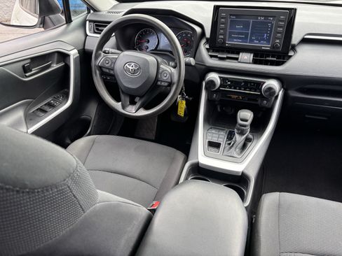 Used 2021 Toyota RAV4 LE w/ Carpet Mat Package (TMS) AWD/4WD image 12