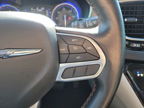 Used 2020 Chrysler Pacifica Touring w/ Cold Weather Group FWD image 28