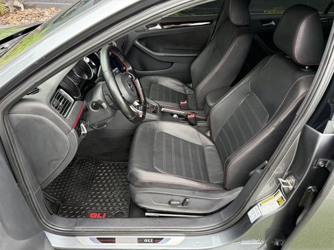 Used 2018 Volkswagen Jetta GLI FWD image 9
