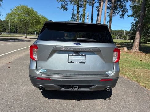 Used 2024 Ford Explorer XLT w/ Equipment Group 202A RWD image 4