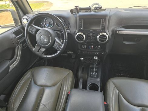 Used 2016 Jeep Wrangler Unlimited Rubicon AWD/4WD image 22