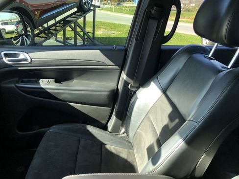 Used 2021 Jeep Grand Cherokee Laredo X image 24