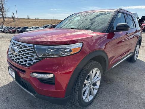 Certified 2024 Ford Explorer Platinum w/ Technology Package image 4