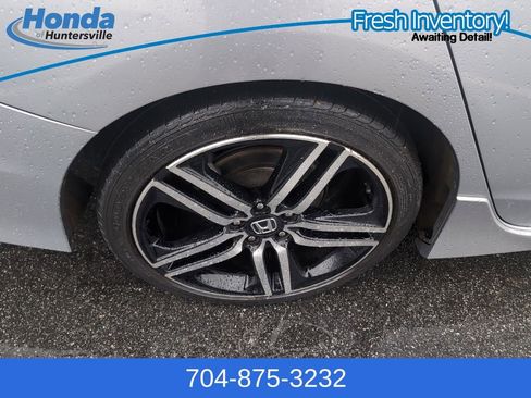 Used 2017 Honda Accord Touring image 11