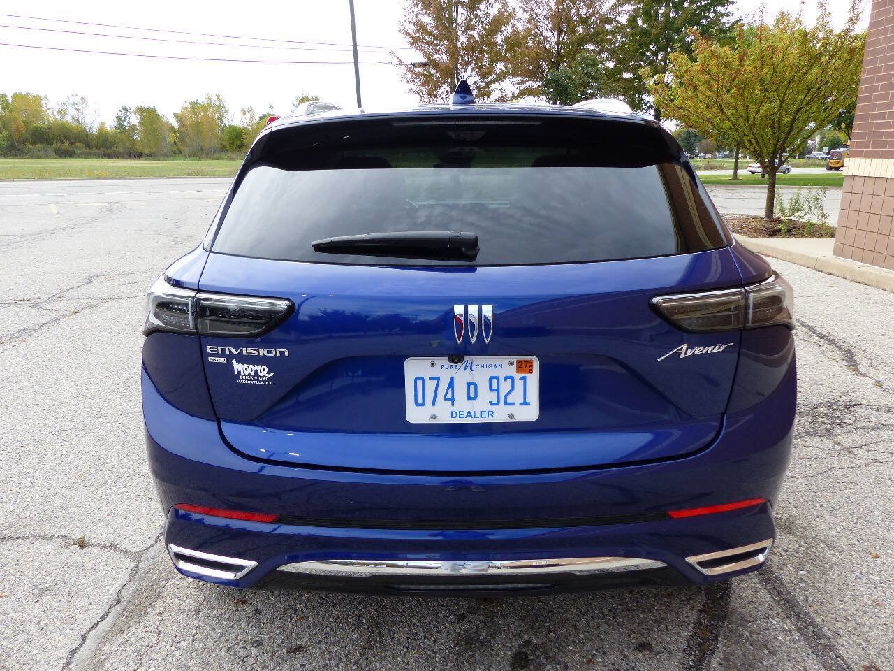 Used 2025 Buick Envision Avenir AWD/4WD image 8