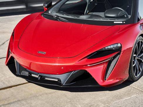 Used 2023 McLaren Artura image 6