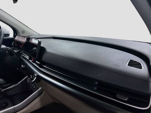 New 2027 Kia Carnival LX FWD image 30